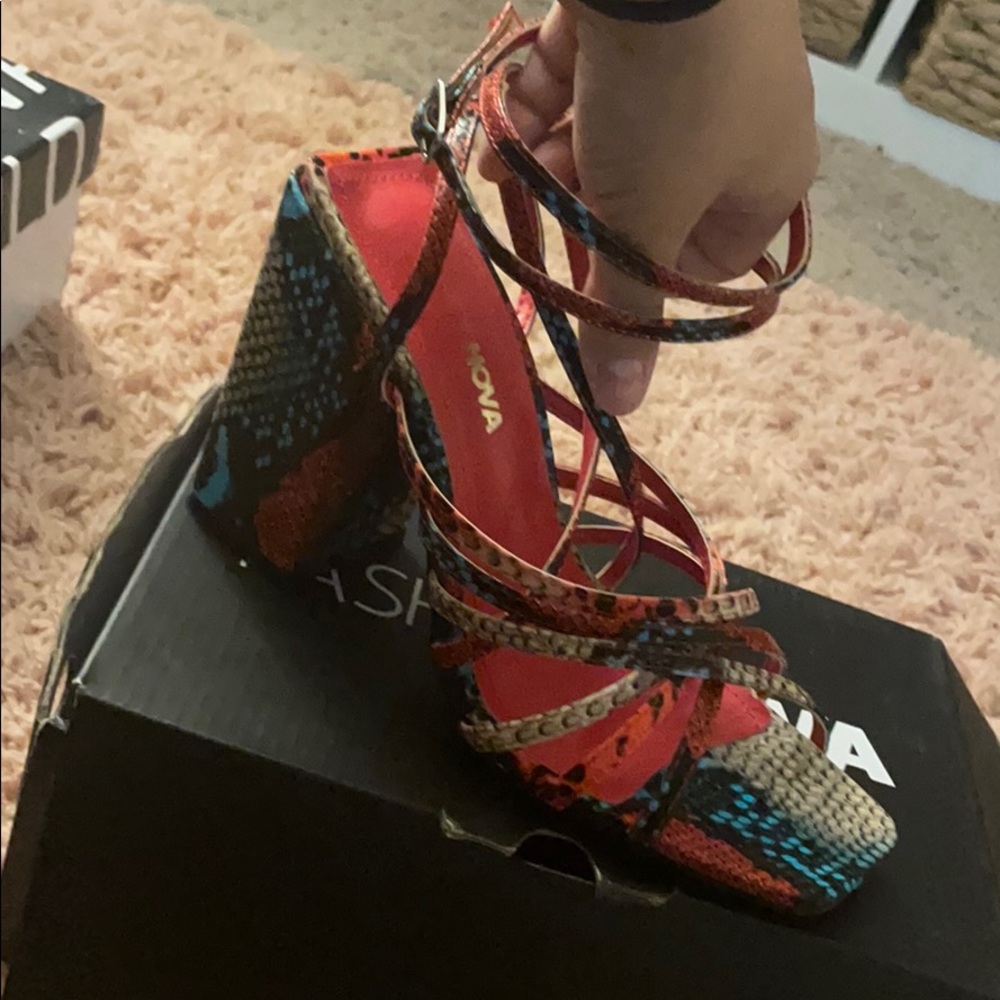 FN BLOCK HEELS